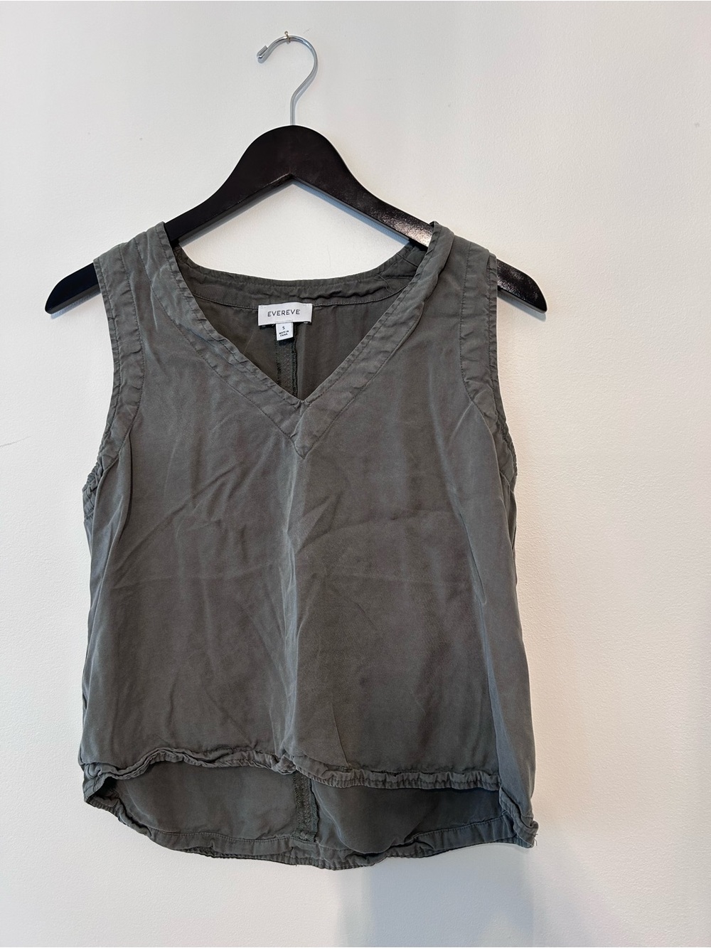 Evereve Sleeveless V-Neck Tank in Olive Green